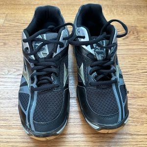 Mizuno Volleyball Sneakers size: 9